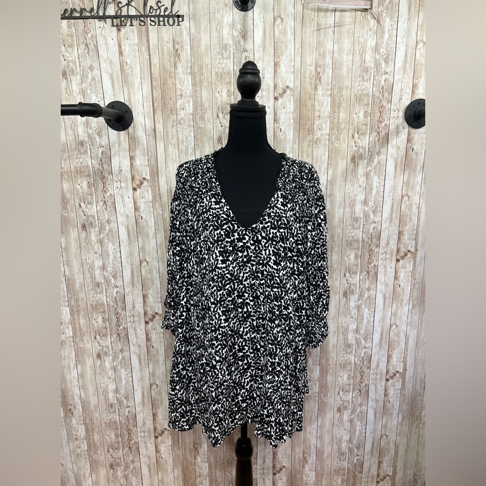 Terra & Sky Black and White Graphic‎ Blouse - WMNS 4X